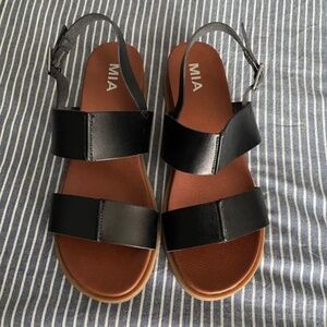 Women’s black sandals